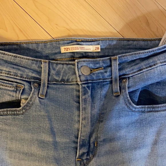 Levi Light Wash 721 Skinny Jeans - Picture 2 of 4